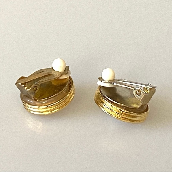 28 Vintage Clip Ons Earrings  Circles Gold Tone Gold Tone Statemen - Picture 2 of 6